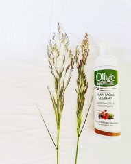 OLIVE Čisticí pěna na obličej Horský čaj a Granátové jablko 150 ml