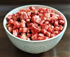 Jahody lyofilizované-kousky (sušené mrazem) 50g, NaturBites